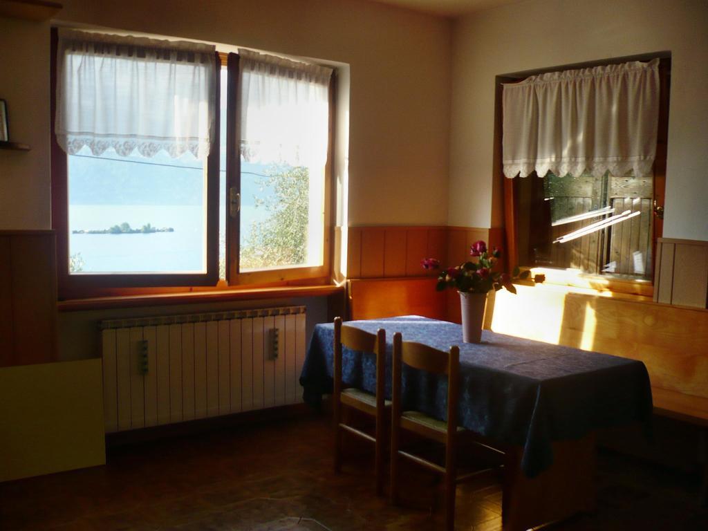 Appartamento Michela Brenzone sul Garda Rum bild